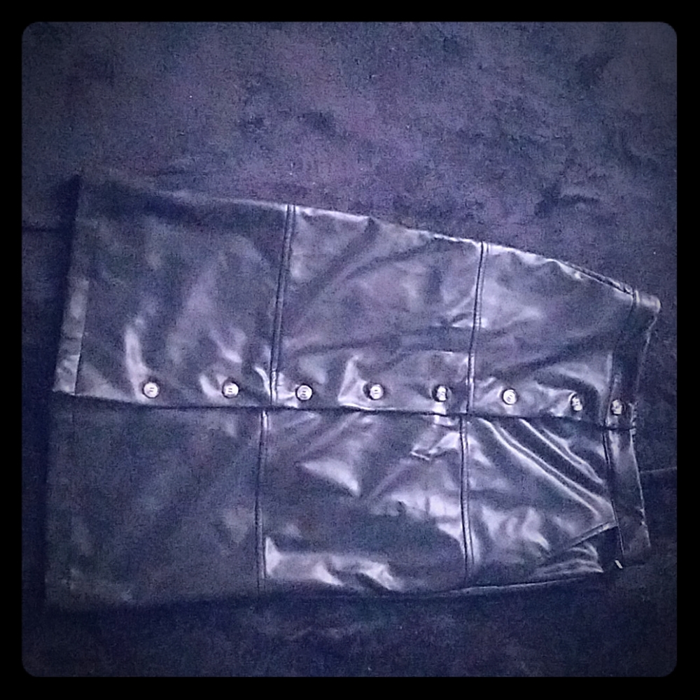 A line button Leather skirt elastic